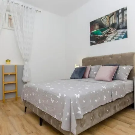 Апартаменты Cozy Near Center